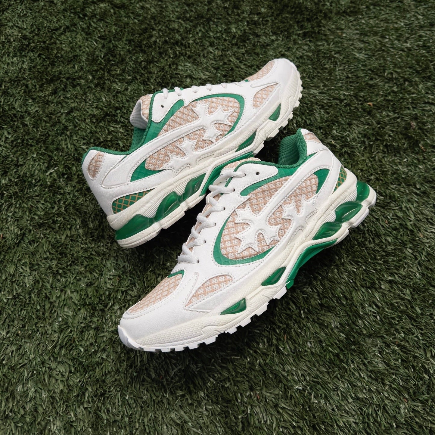 Bravest Studios - Kross Kountry Runner - Green — front view
