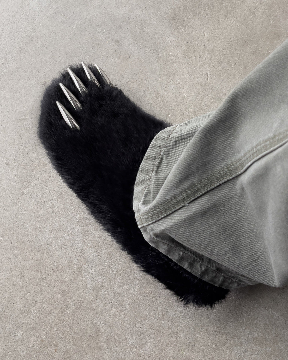 Bravest Studios - Bear Claw Mule - Black — close-up detail
