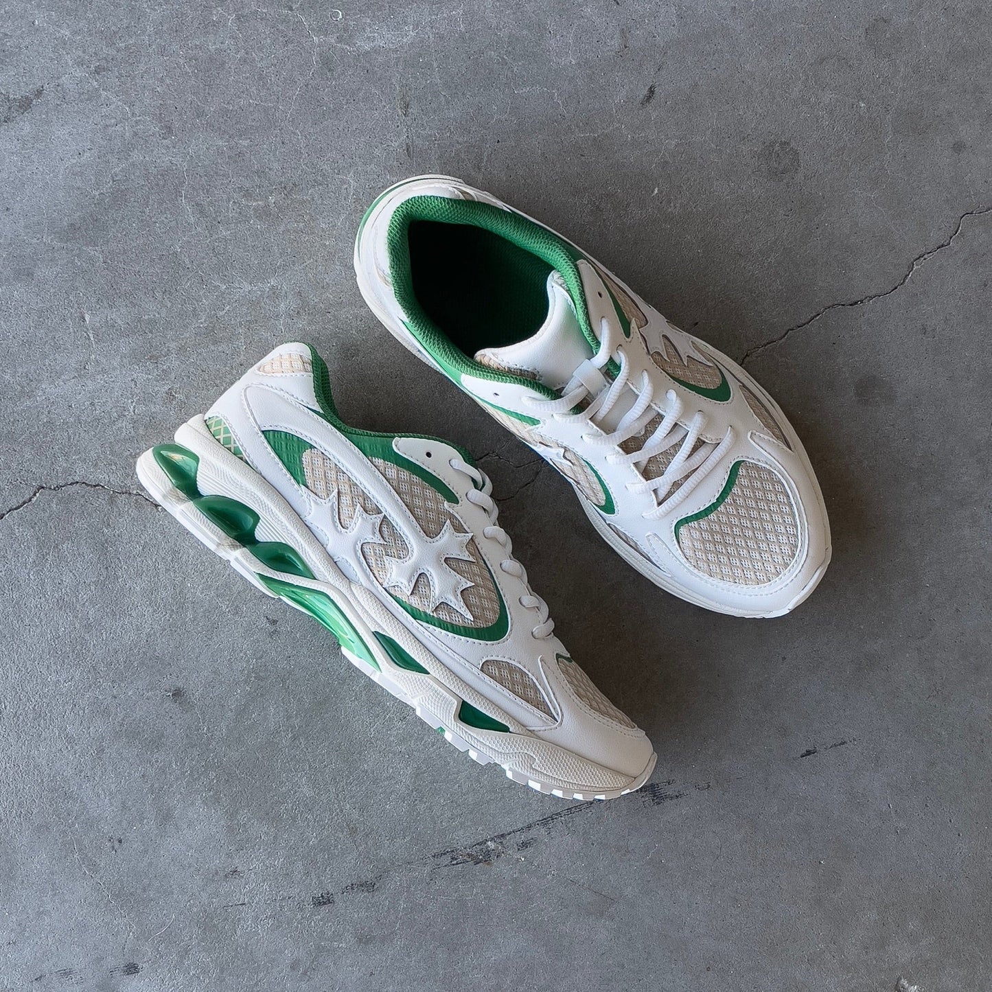 Bravest Studios - Kross Kountry Runner - Green — front view